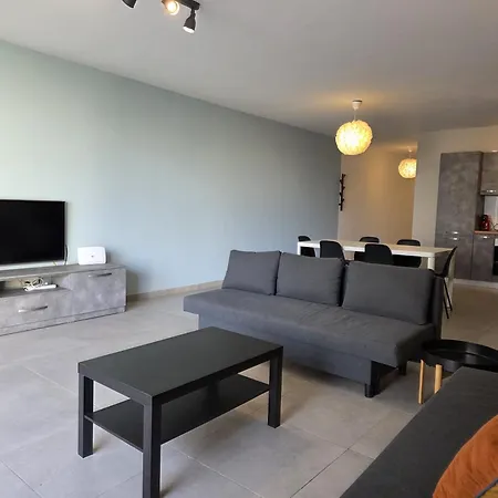 Spacious 3 Bedroom In 아파트