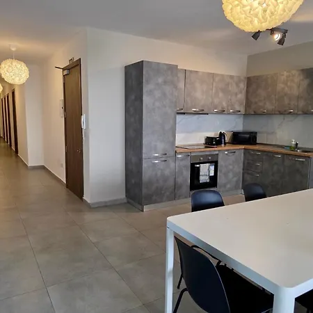 아파트 Spacious 3 Bedroom In
