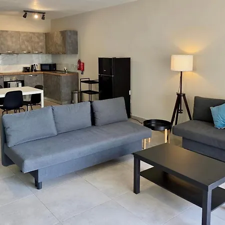 Spacious 3 Bedroom In 세인트폴스베이