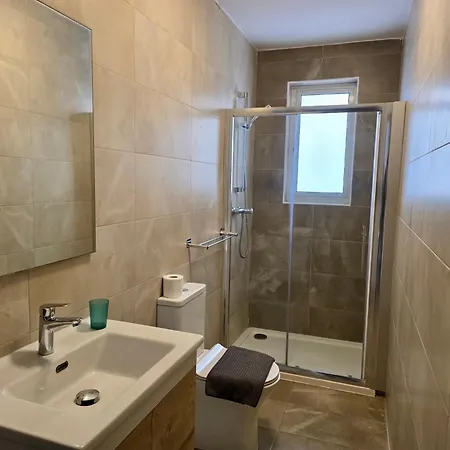Spacious 3 Bedroom In 세인트폴스베이